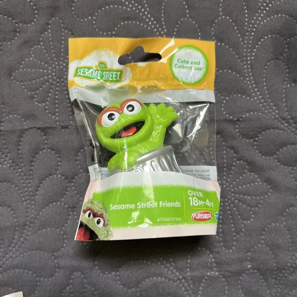 Sesame Street Lot Of 4 Figures Elmo Oscar Cookie Monster 2013 Hasbro Cake Topper